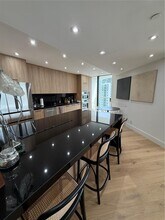 19500 Turnberry Way in Miami, FL - Building Photo - Building Photo