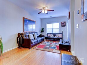 2107 Lennoxshire Square Ct in Charlotte, NC - Foto de edificio - Building Photo