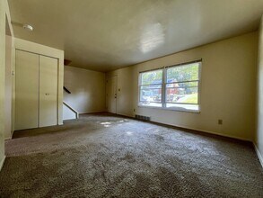 417 Millers Ln in Plum, PA - Building Photo - Building Photo