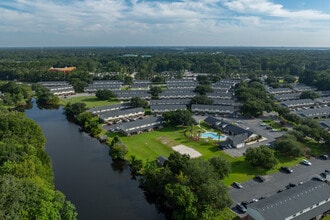 Castlewood Townhouses in Charleston, SC - Building Photo - Building Photo