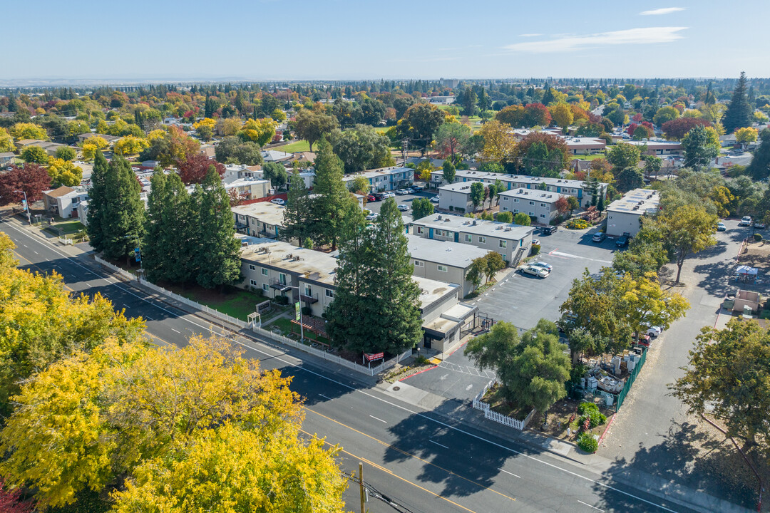 Gold Run Apartments in Rancho Cordova, CA - Building Photo