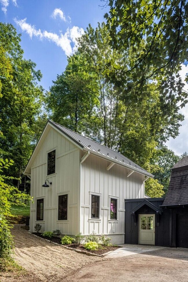 308 Wildberry Rd in Pittsburgh, PA - Building Photo - Building Photo