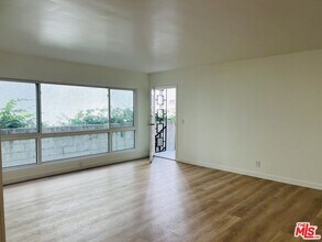340 N Palm Dr in Beverly Hills, CA - Building Photo - Building Photo