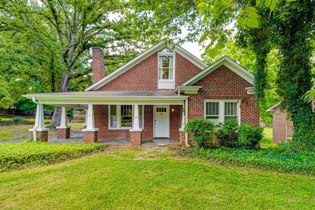 152 Rosedale Cir in Winston-Salem, NC - Building Photo