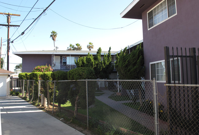 3321 Alma Ave in Lynwood, CA - Building Photo - Building Photo