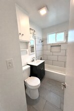 1427 Centinela Ave, Unit 4 in Santa Monica, CA - Foto de edificio - Building Photo