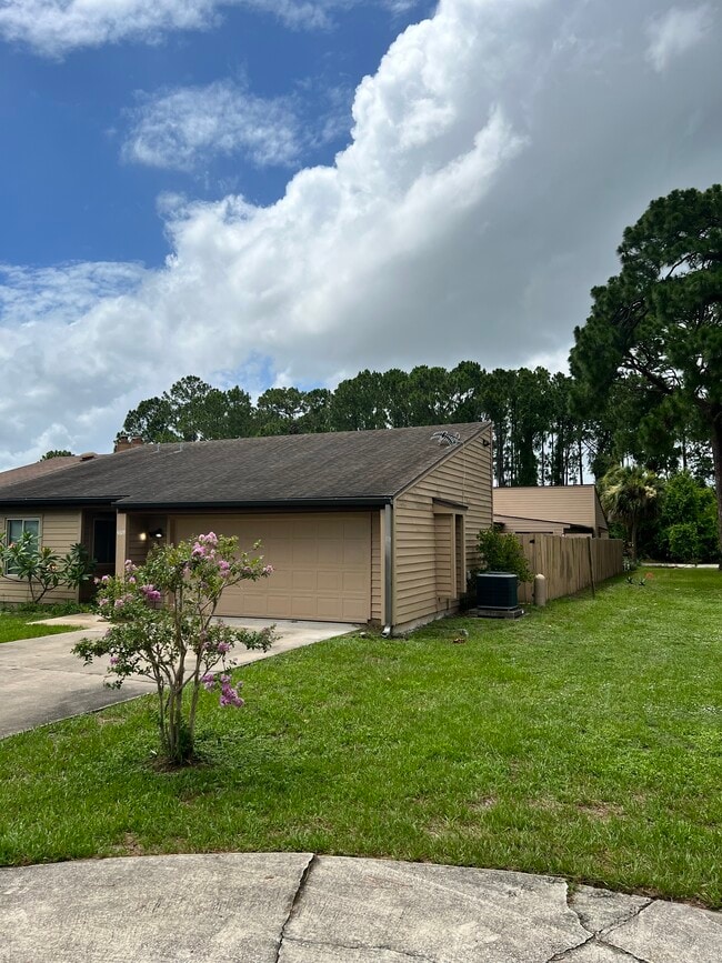4609 Ashley Dr in Titusville, FL - Building Photo - Building Photo
