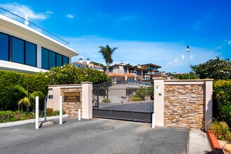 3116 Breakers Dr in Newport Beach, CA - Building Photo - Building Photo