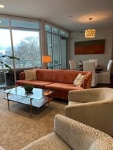 20 Rutledge St, Unit 204 in Nashville, TN - Foto de edificio - Building Photo