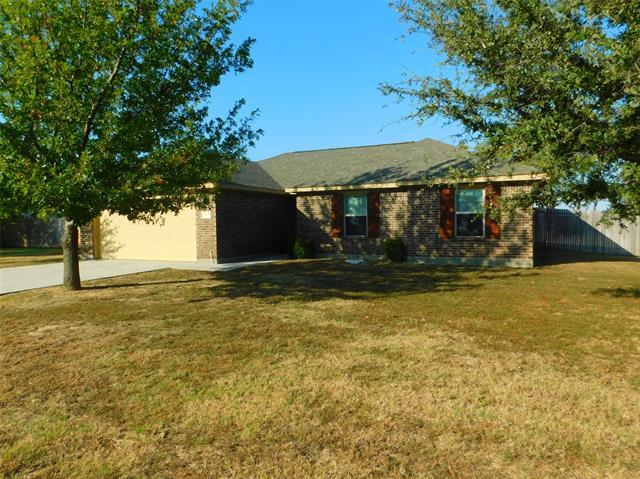 212 Candlewood Cir in Gainesville, TX - Building Photo