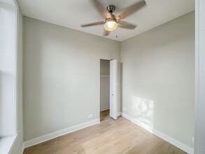 2922 W Logan Blvd, Unit 3E in Chicago, IL - Building Photo - Building Photo