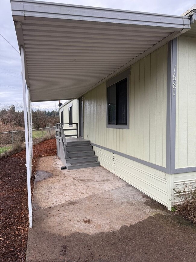 1681 Harbor Dr in Springfield, OR - Building Photo - Building Photo