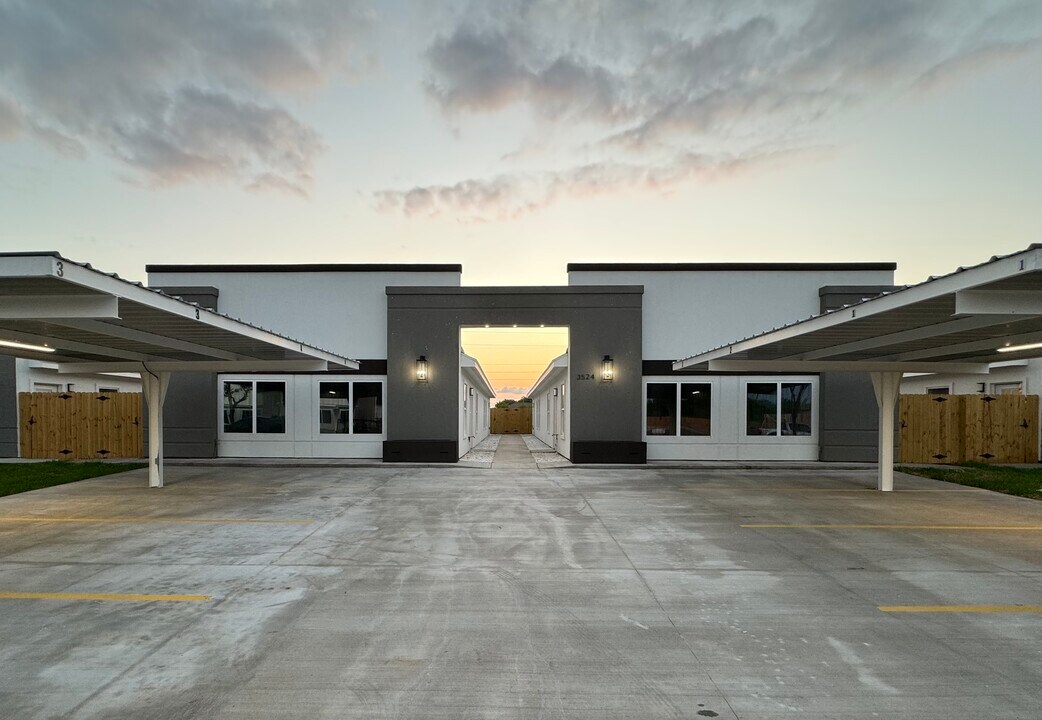 3524 S Dominque Dr, Unit 3 in Pharr, TX - Building Photo
