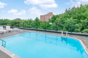 125 Pleasant St, Unit 309 in Brookline, MA - Building Photo