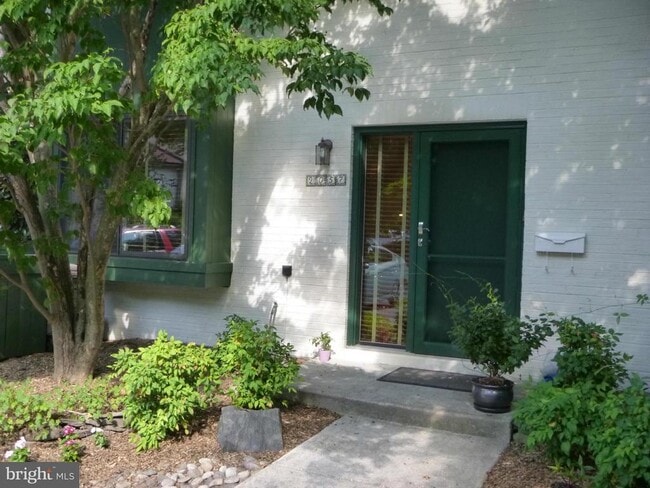 2057 Golf Course Dr in Reston, VA - Building Photo - Building Photo