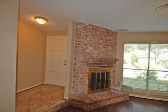 5927 Arncliffe Dr in Houston, TX - Building Photo - Building Photo