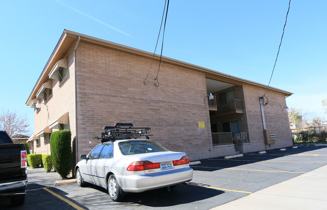 377 La Rue Ave in Reno, NV - Foto de edificio - Building Photo