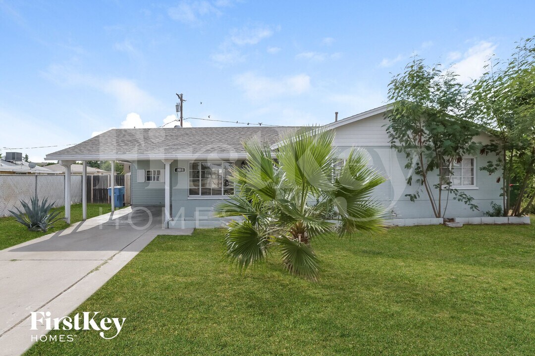 2011 W Maryland Ave in Phoenix, AZ - Building Photo