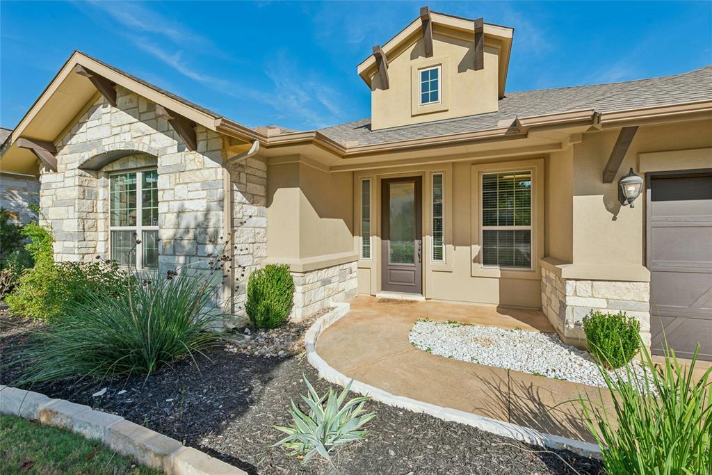 404 Highland Village Dr in Lakeway, TX - Building Photo