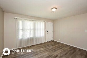 4851 N Kenyon Dr in Indianapolis, IN - Foto de edificio - Building Photo