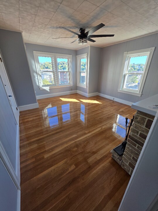 11 Shamrock St, Unit 1 in Worcester, MA - Foto de edificio