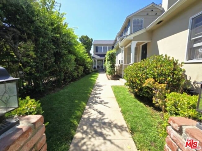property at 10360 1/2 Ashton Ave