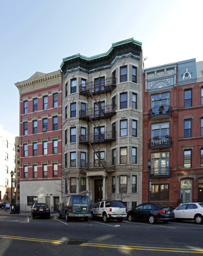 1127 Washington St in Hoboken, NJ - Foto de edificio - Building Photo