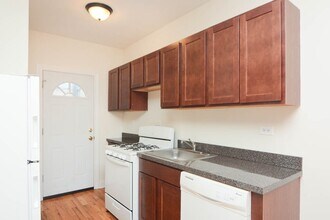 629 W Cornelia in Chicago, IL - Building Photo - Building Photo