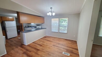 4221 Holcomb Cir in Flowery Branch, GA - Building Photo - Building Photo