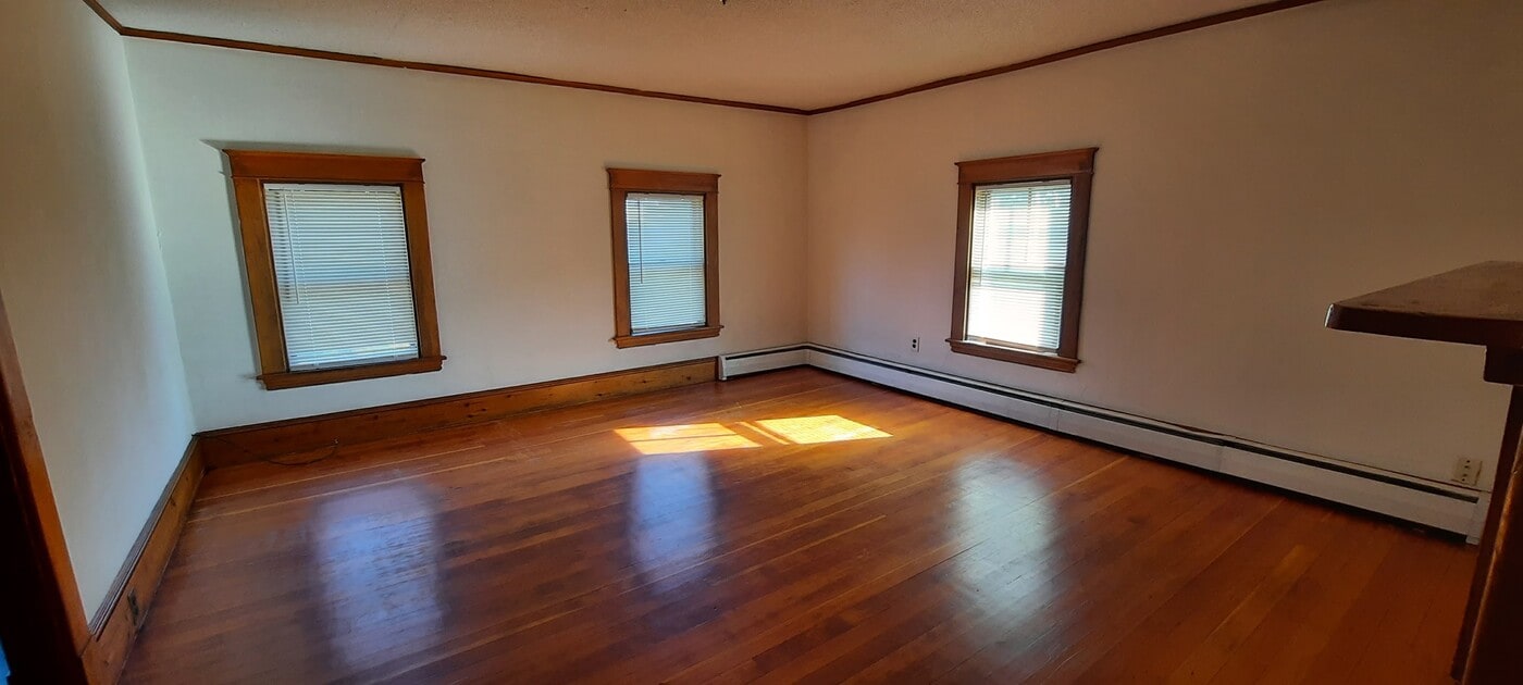 1043 Stillwater Ave, Unit 1043 Stillwater Ave Apt 2 in Old Town, ME - Building Photo