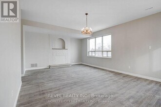 2095 Dufferin St in Toronto, ON - Building Photo - Building Photo