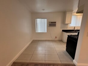 7139 Whitsett Ave in Los Angeles, CA - Building Photo - Building Photo
