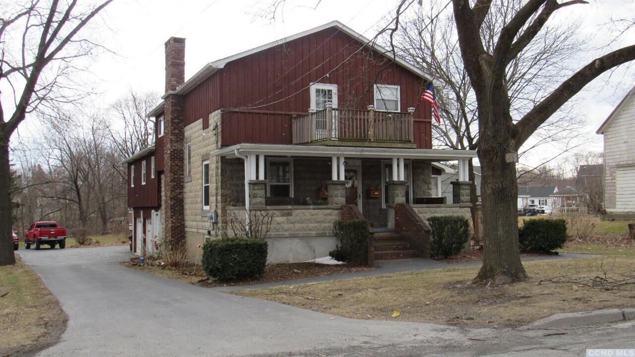 208 Main St in Ravena, NY - Building Photo