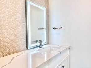 2011 E Turney Ave in Phoenix, AZ - Building Photo - Building Photo