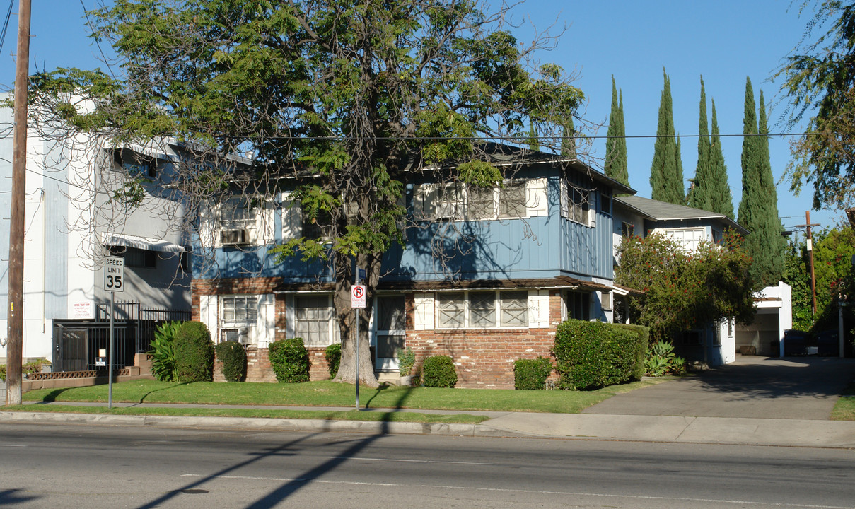 5628 Whitsett Ave in Valley Village, CA - Building Photo