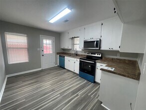 7048 Epperson Dr in Montgomery, AL - Foto de edificio - Building Photo