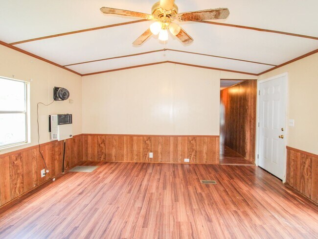 1810 Vales Mill Rd in Pulaski, TN - Building Photo - Building Photo
