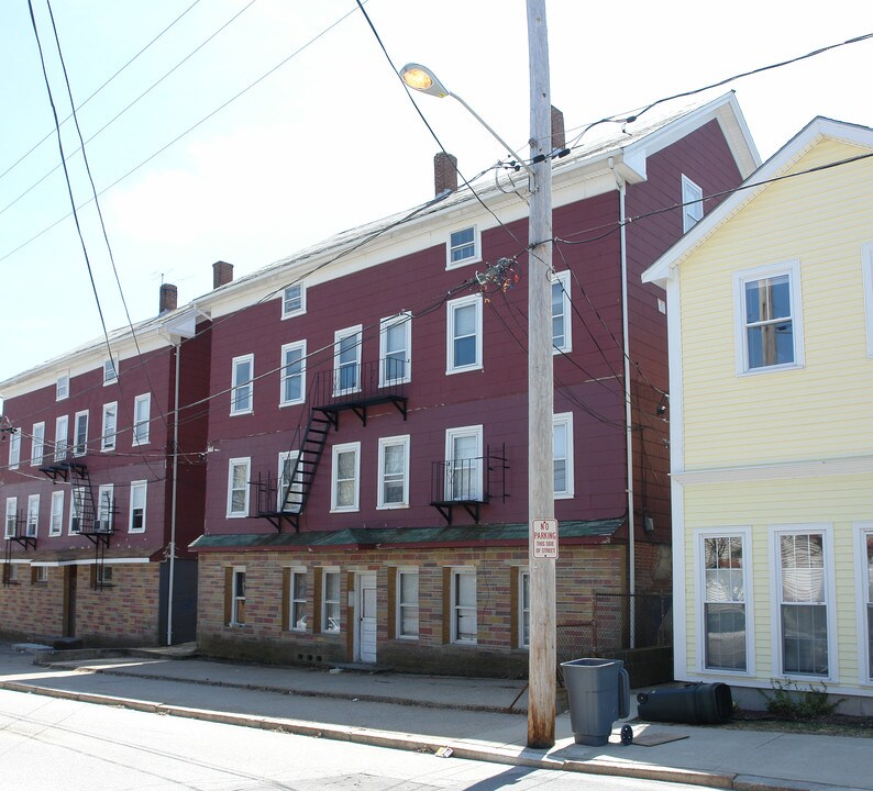 140 Sayles St in Woonsocket, RI - Building Photo