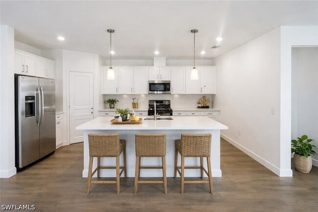 19394 Hinkley Dr in Estero, FL - Building Photo - Building Photo