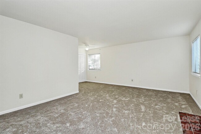 6121 Heathstone Ln in Charlotte, NC - Building Photo - Building Photo