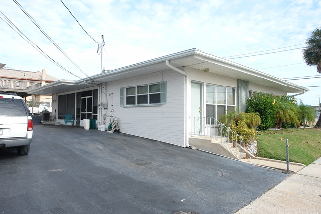 711 N Grandview Ave in Daytona Beach, FL - Foto de edificio - Building Photo