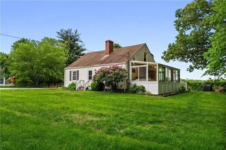 27 1/2 Doro Pl in East Providence, RI - Building Photo - Building Photo