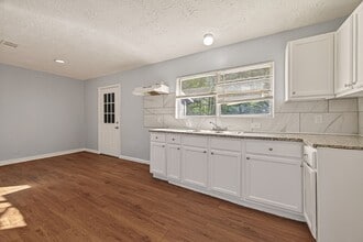 6058 Glenhurst Dr in Houston, TX - Building Photo - Building Photo