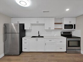 597 Upper Ottawa St in Hamilton, ON - Building Photo