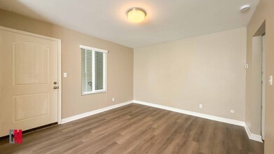 SF Casa Royale in San Diego, CA - Building Photo - Interior Photo