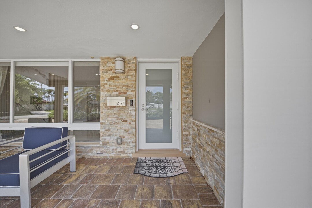 5031 NE 23rd Terrace in Lighthouse Point, FL - Building Photo