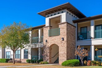 Legend Park Apartments in Lawton, OK - Building Photo - Building Photo