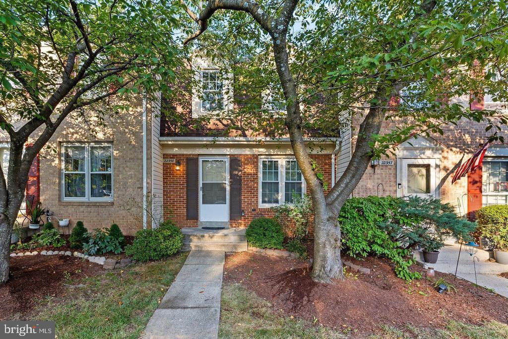 22358 Mayfield Terrace in Sterling, VA - Building Photo