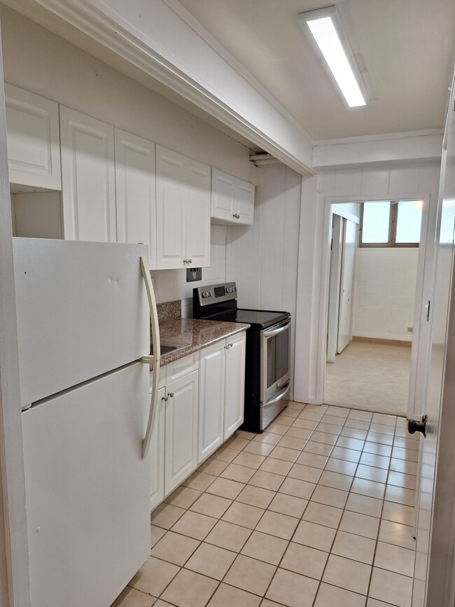 1700 Makiki St, Unit 108 in Honolulu, HI - Building Photo - Building Photo