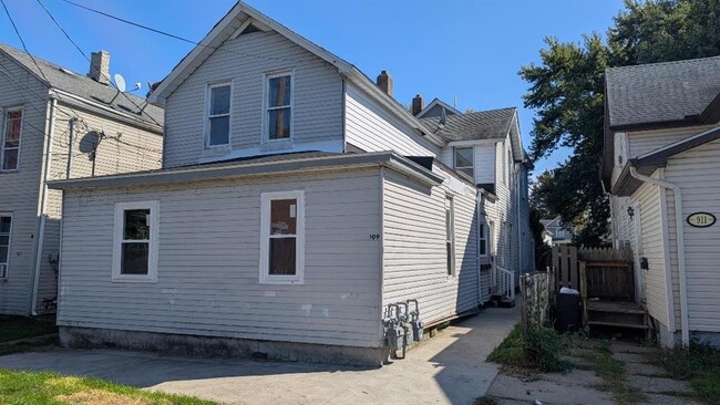 909 W 17th St, Unit A in Erie, PA - Foto de edificio - Building Photo